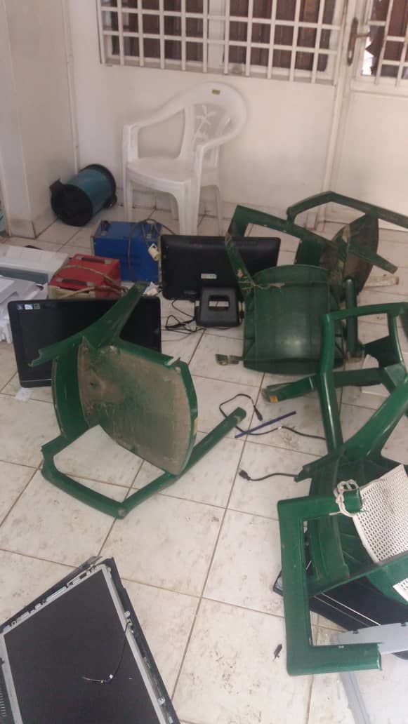 Tensions à l'Unikin, 4 policiers blessés et le siège de l'APUKIN saccagé par les étudiants (Police)